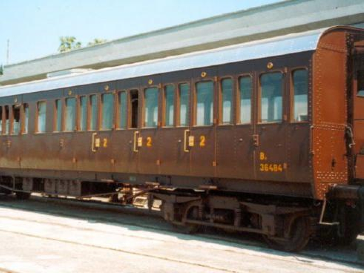Milano, un treno storico con carrozze Centoporte per salutare la Stazione ferroviaria di Porta Genova che chiude dopo 155 anni