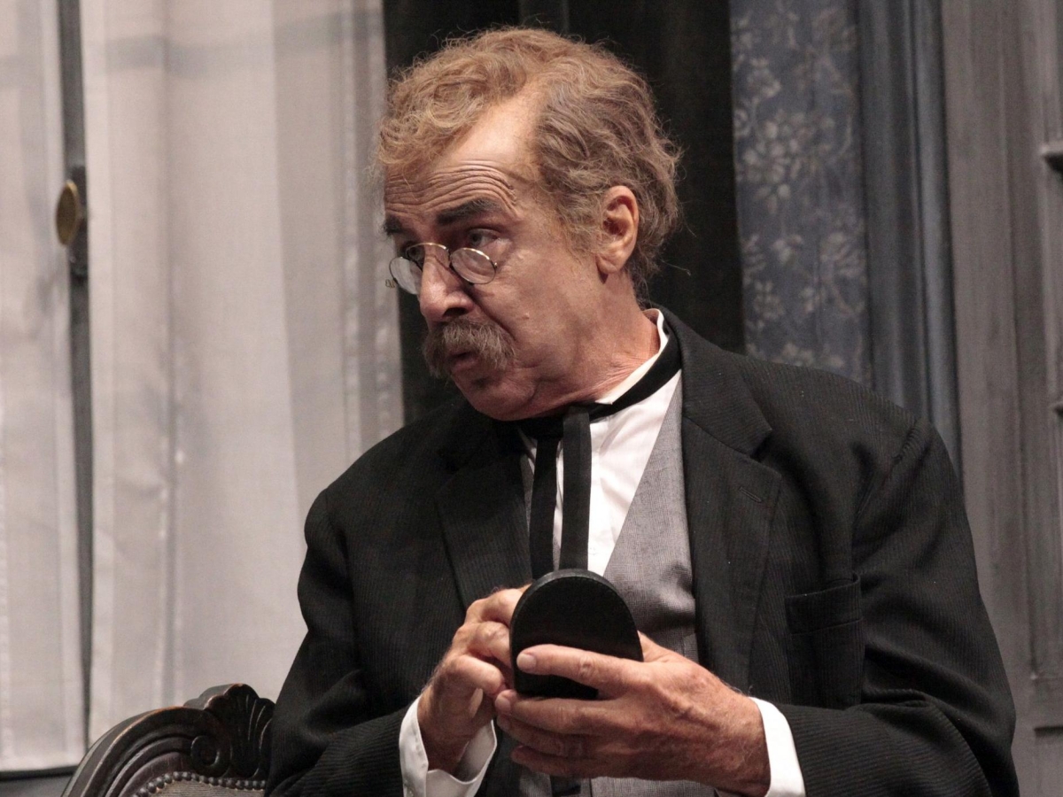 Tullio Solenghi e l'omaggio a Gilberto Giovi: «Quando in un ristorante di Sant'Ilario mi fece uno schizzo del suo viso su un tovagliolo»