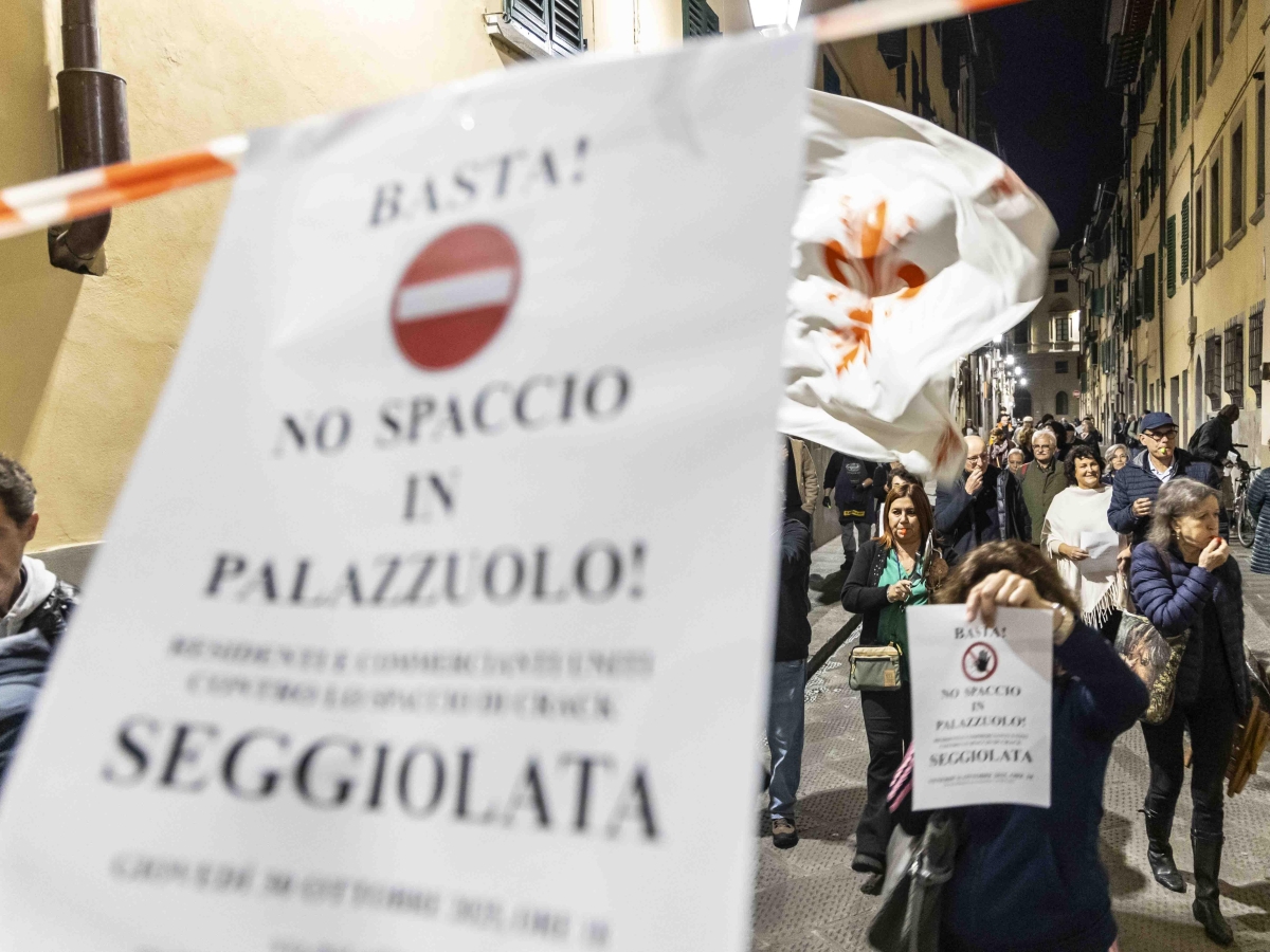 Firenze, operatori sociali in via Palazzuolo: l’impresa più difficile è aiutare e recuperare chi vive ai margini