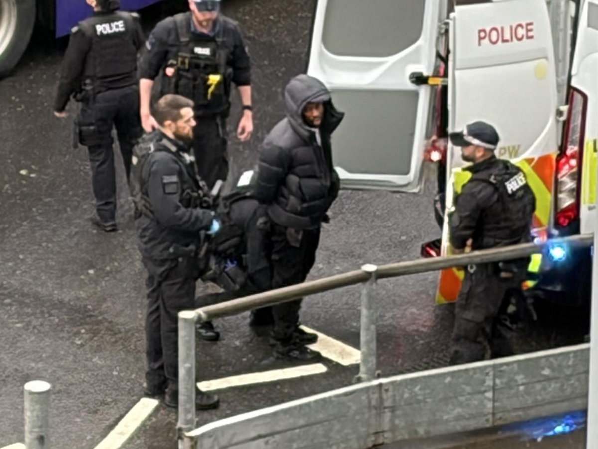 heathrow grave incidente nel parcheggio dell aeroporto area isolata ritardi e automobilisti bloccati all interno da Xml2.corriere.it heathrow grave incidente nel parcheggio dell aeroporto area isolata ritardi e automobilisti bloccati all interno