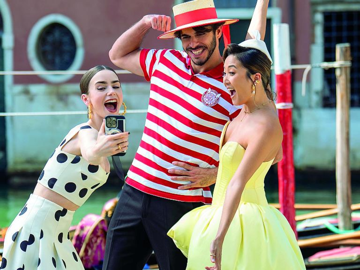 «Emily in Paris» a Venezia: in arrivo la quinta stagione della serie creata da Darren Star