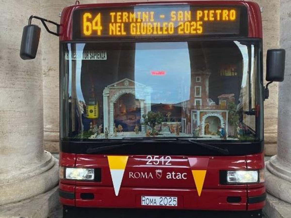 Natività sul bus Atac alla mostra dei Cento Presepi in Vaticano provenienti da tutto il mondo