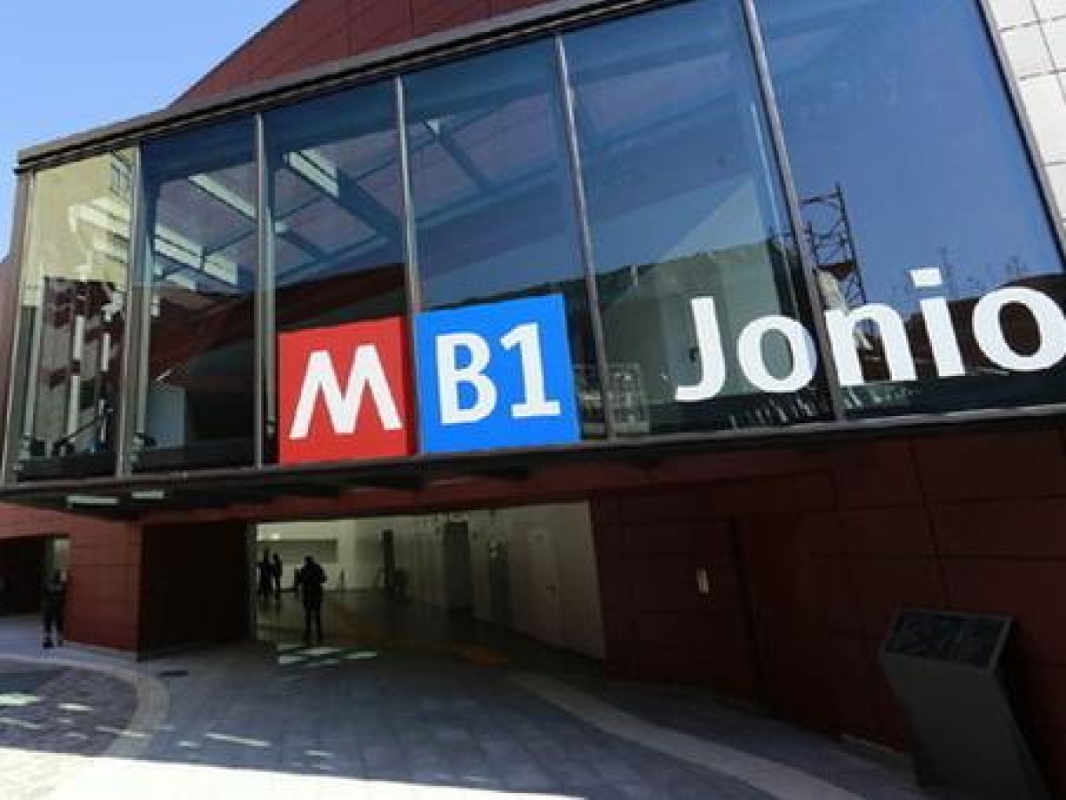 Roma, 23enne violentata da tre uomini fuori dalla metro Jonio. Inchiesta della Procura