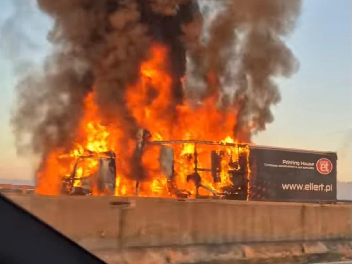 FiPiLi, tir in fiamme all'interporto provoca code chilometriche verso Livorno e strada ancora chiusa dopo ore