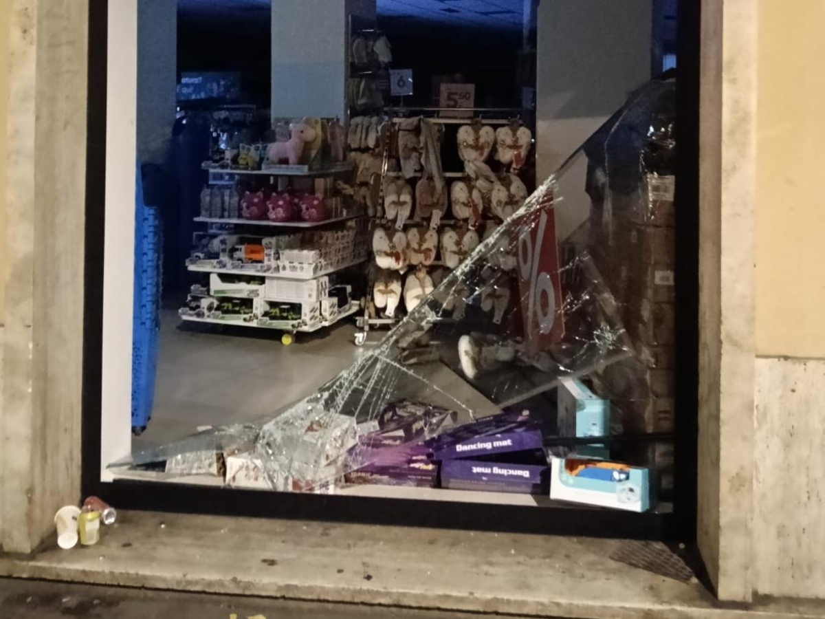 Vetrine e macchine, il fenomeno delle spaccate a Firenze non si ferma nonostante i provvedimenti