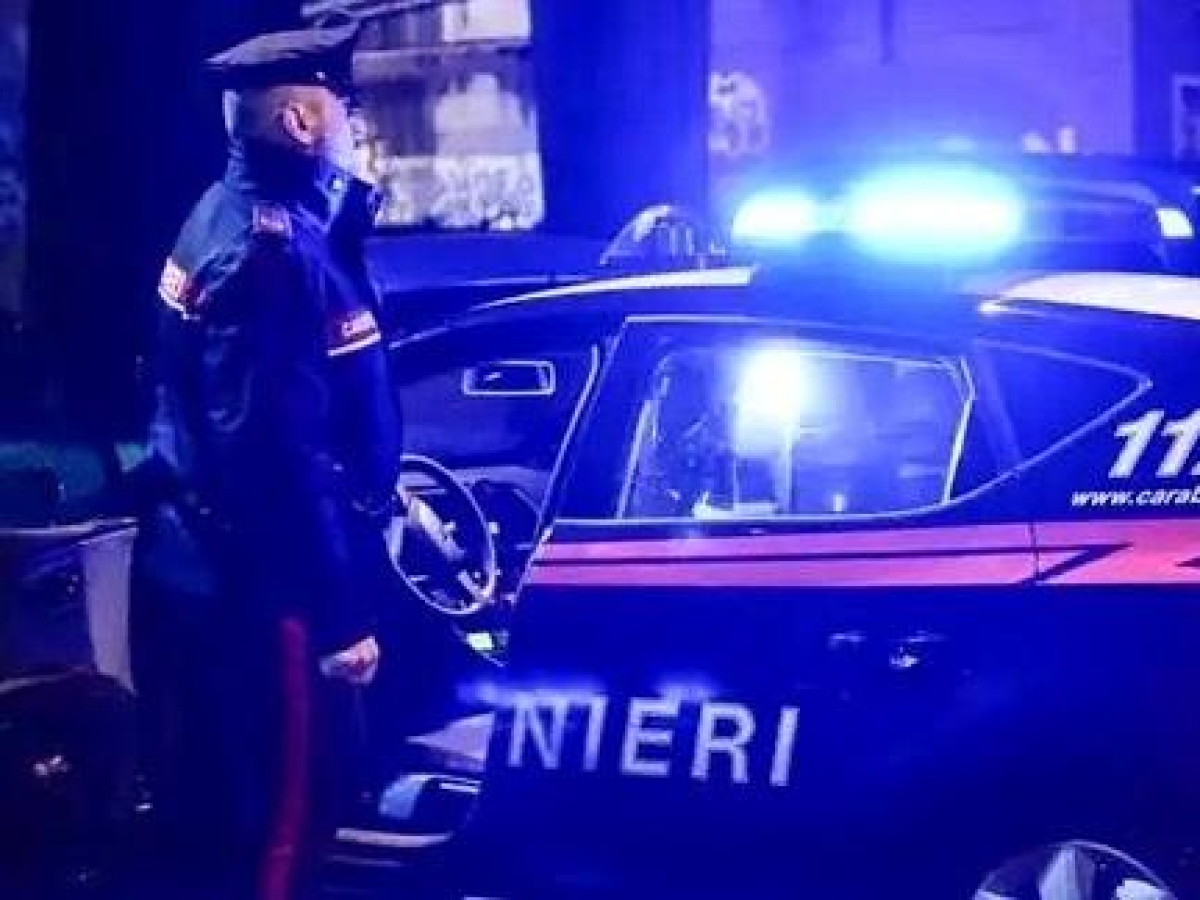 Agguato a colpi di pistola a Roma est, due feriti. «Ci ha sparato un uomo incappucciato mentre tornavamo a casa»