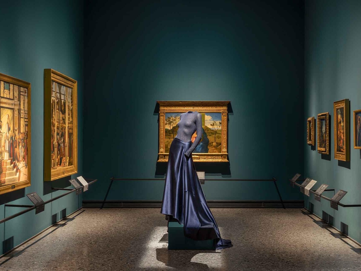 Milano, prorogata la mostra «Giorgio Armani: Milano, per amore»: fino al 3 maggio 2026 alla Pinacoteca di Brera