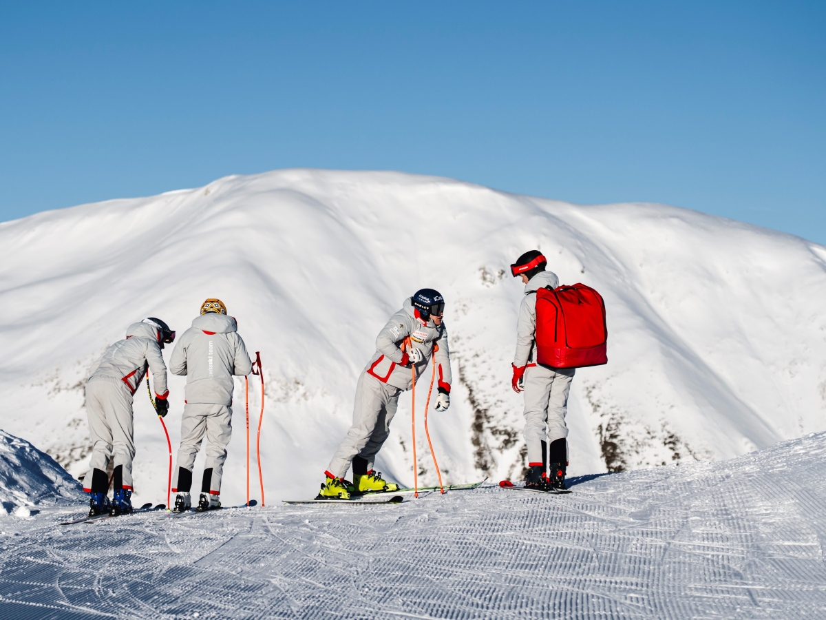 Livigno debutta in Coppa del Mondo, i campioni si scaldano per il SuperG: «Neve aggressiva, sarà bello sciarci»