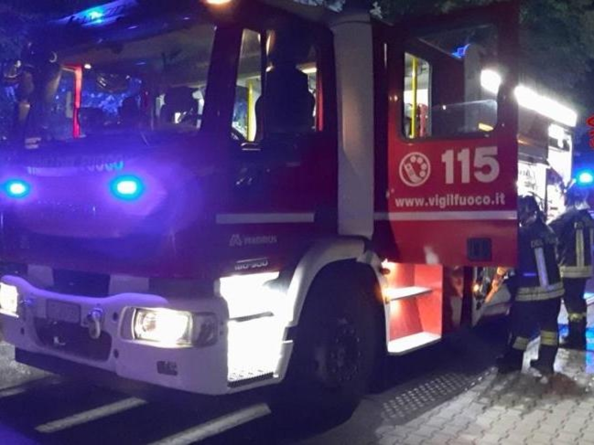 Incendio a Cinisello Balsamo, una vittima: si era addormentata nel letto con il phon acceso sotto le lenzuola