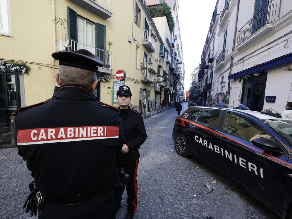 Napoli, il calciatore 18enne Bruno Petrone accoltellato all'una di notte nelle strade della movida: è grave