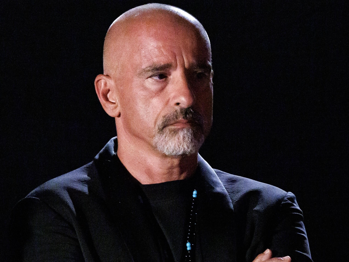 Eros Ramazzotti, il vicino di casa gli chiede 200 mila euro per i danni all'appartamento di CityLife di Milano: «Ma si rifiuta di pagare». Il manager dell'artista: «Versione incompleta e fuorviante»