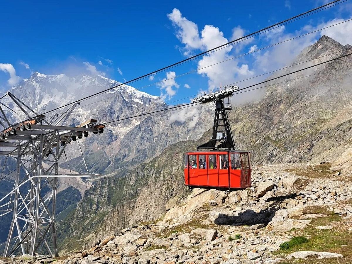incidente alla funivia di macugnaga due feriti e 100 persone bloccate la cabina 232 arrivata in stazione troppo velocemente