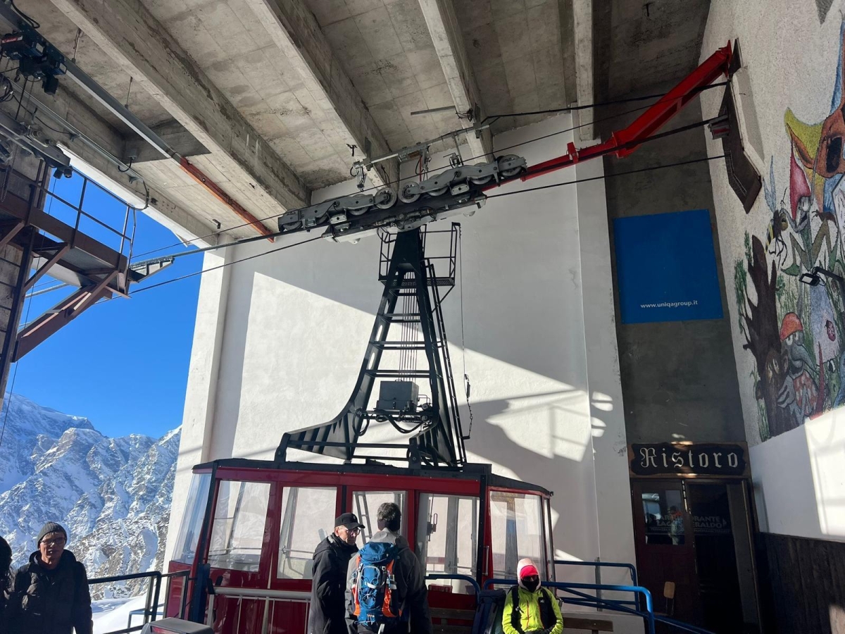 incidente alla funivia di macugnaga 4 feriti e 100 persone bloccate a 2800 metri la cabina 232 arrivata troppo velocemente da Xml2.corriere.it incidente alla funivia di macugnaga 4 feriti e 100 persone bloccate a 2800 metri la cabina 232 arrivata troppo velocemente