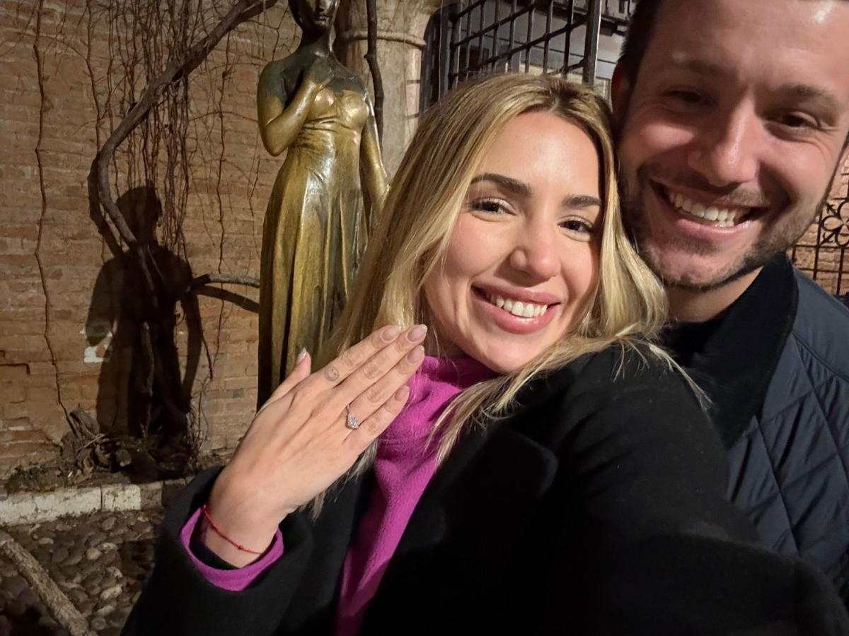 Milano, gli rubano l'anello per la proposta di matrimonio e la polizia lo ritrova in Stazione Centrale: lui chiede alla fidanzata di sposarlo davanti ai poliziotti