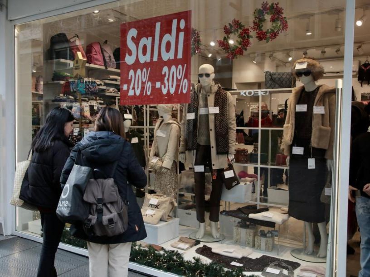 Via ai saldi, oltre 2 milioni di toscani a caccia dell'affare (e ai Gigli è già assalto)