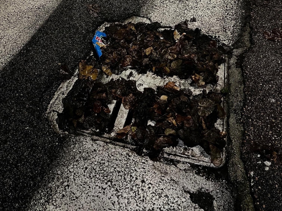 Allagamenti a Roma, chiusure da via Collatina a viale Jonio: fogliame e rifiuti ostruiscono i tombini