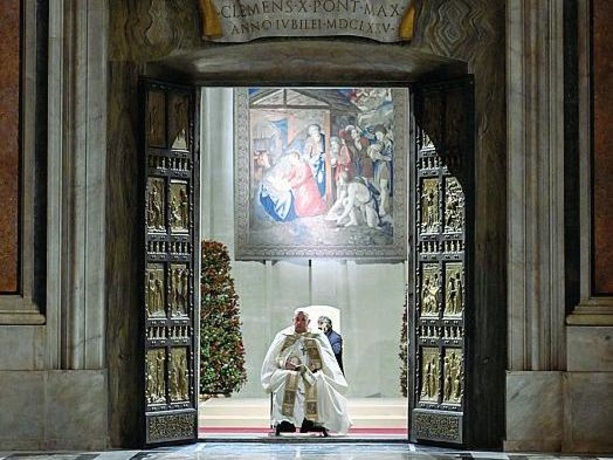 La fine del Giubileo: papa Leone XIV chiude la Porta Santa