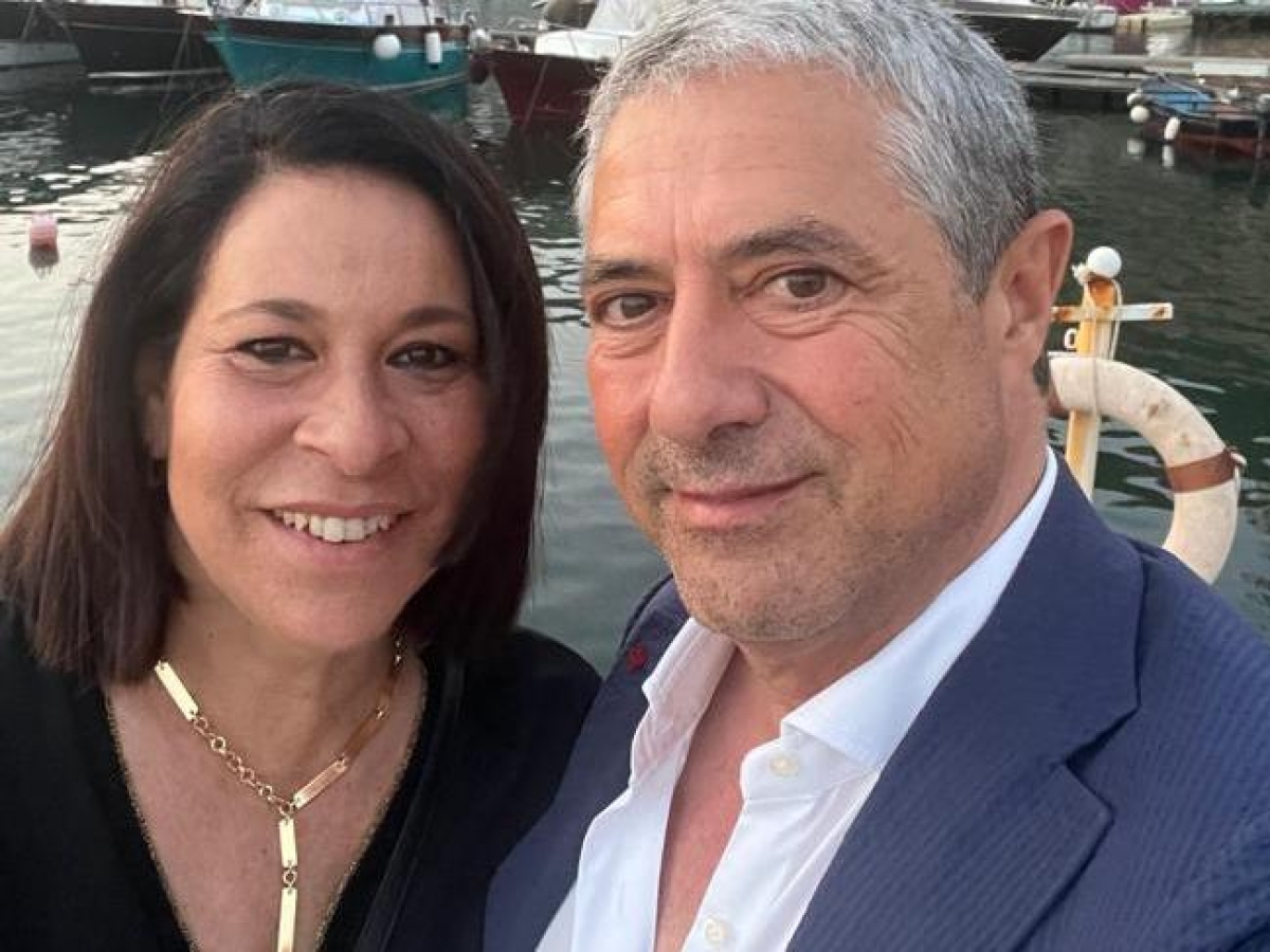 Massimiliano Isaia e Grazia Sabatino: a Gaeta fasci di rose sotto l'ombrellone