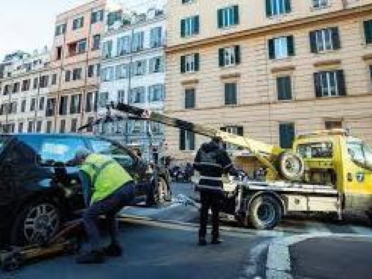 Viabilità a Roma, boom di rimozioni di veicoli in centro, Parioli, Prati e Monteverde: +56% nel 2025