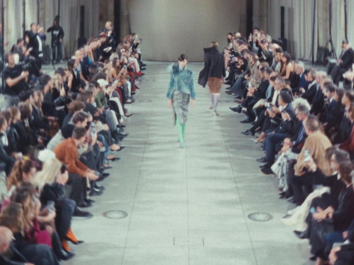 «Inside Marangoni»: il docu-film di Sky che racconta sogni, fatica e talento dietro il fashion show dell’istituto milanese