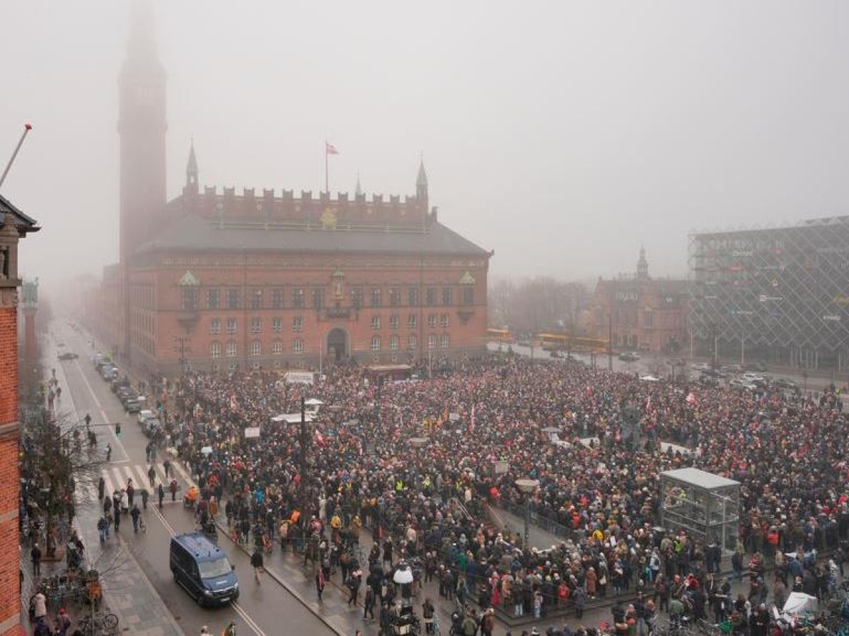 trump dazi agli 8 paesi europei che inviano truppe in groenlandia la ue risponderemo macron le minacce sono inaccettabili