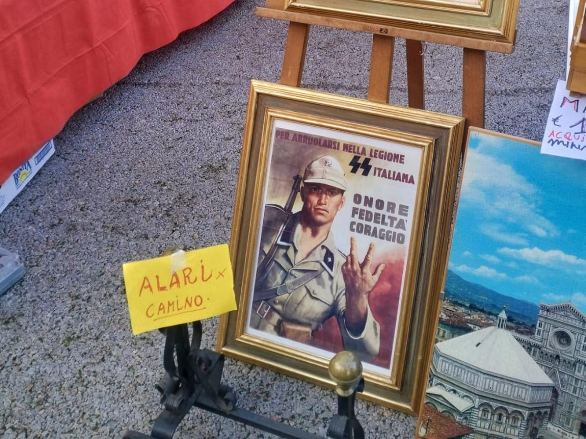 Firenze, vende al mercatino le stampe sulla SS: «Sempre più gruppi neo fascisti, c'è mercato ora per questi oggetti»