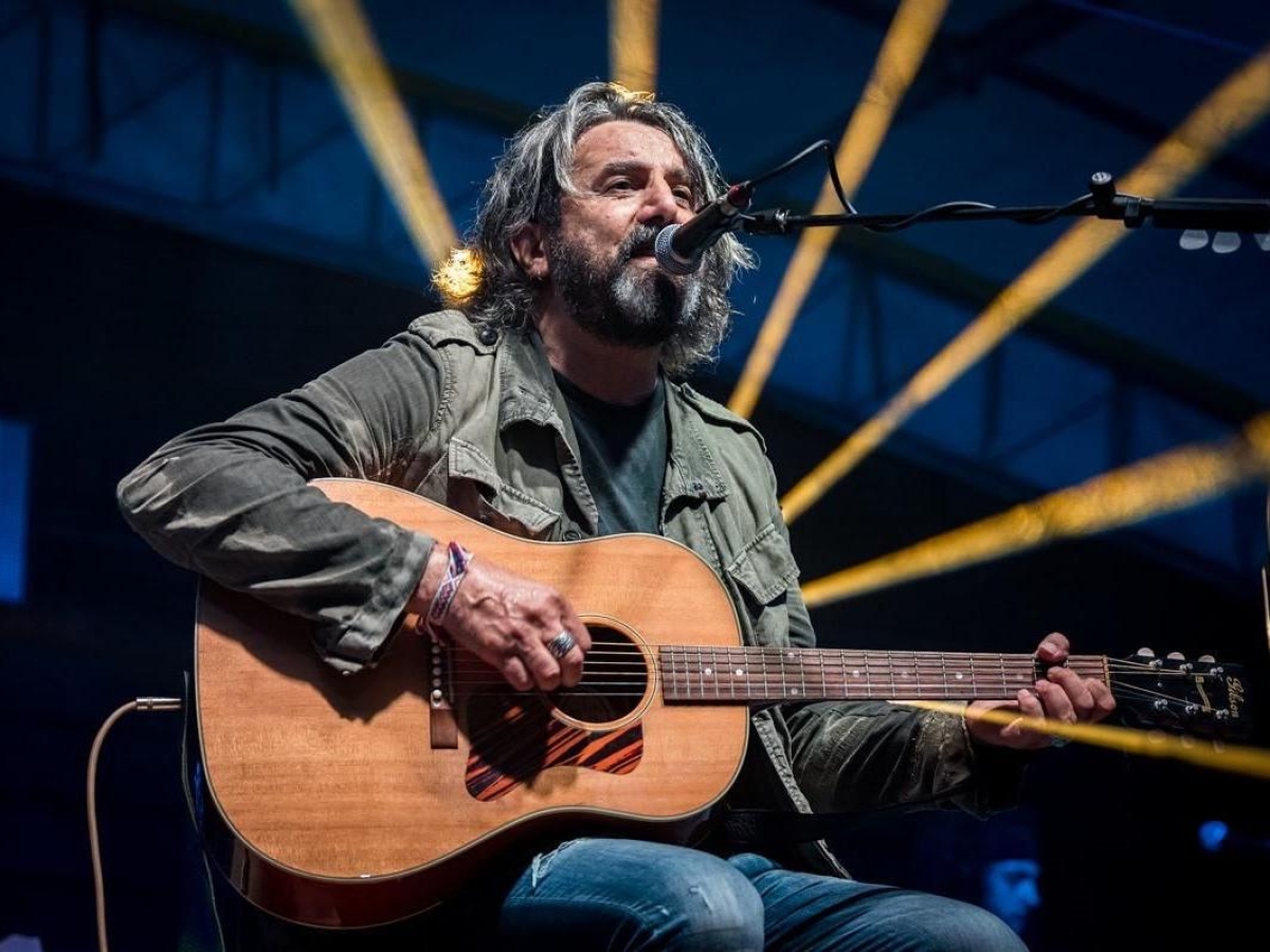 Omar Pedrini: «Non posso più fare il matto dopo i problemi al cuore, porto sul palco il mio teatro canzone»