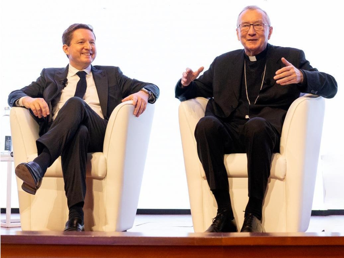 Parolin agli studenti: «Impegnatevi in politica»