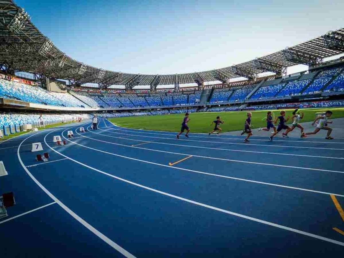 Al Maradona di Napoli «svanisce» la pista di Atletica. Il Comune: la faremo a Bagnoli