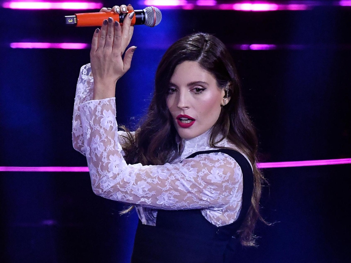 Ditonellapiaga: «Dopo Sanremo 2022 mi sono persa, ero passata zero a 100 e non sapevo più chi ero. Rettore? Un'amica, ma anche una scheggia impazzita»