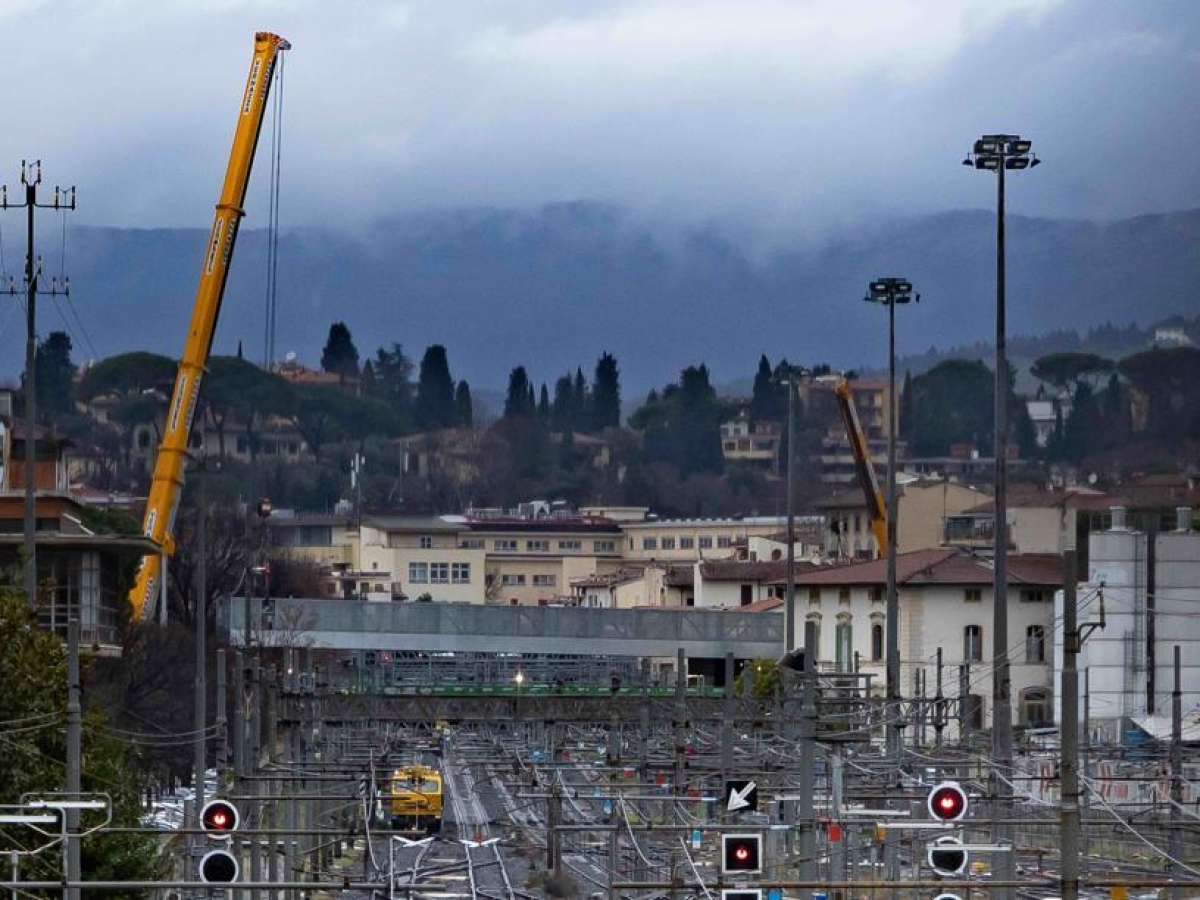 Firenze, niente caos per i lavori su ponte al Pino, disagi per i passeggeri dei treni