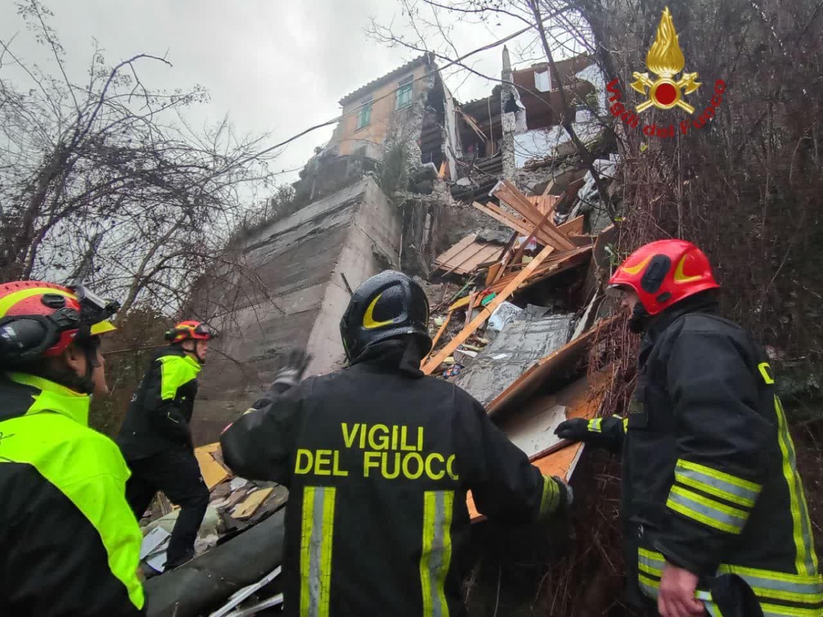 Morlupo, crolla una palazzina abbandonata: si cerca un uomo tra le macerie. Arcinazzo, esplode bombola del gas: morto un pensionato