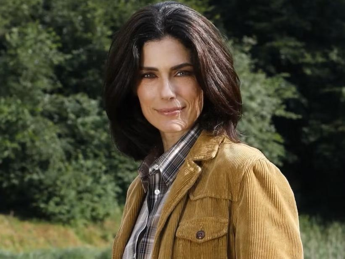 Anna Valle: «Miss Italia? A 16 anni rifiutari di andarci. Il miglior bacio sul set? Neri Marcorè. Il peggiore? Non ve lo dirò mai»