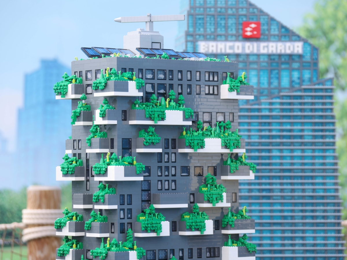 Lego, mercoledì 28 gennaio si celebra la Giornata Internazionale: a Gardaland ricostruito anche il Bosco Verticale di Milano