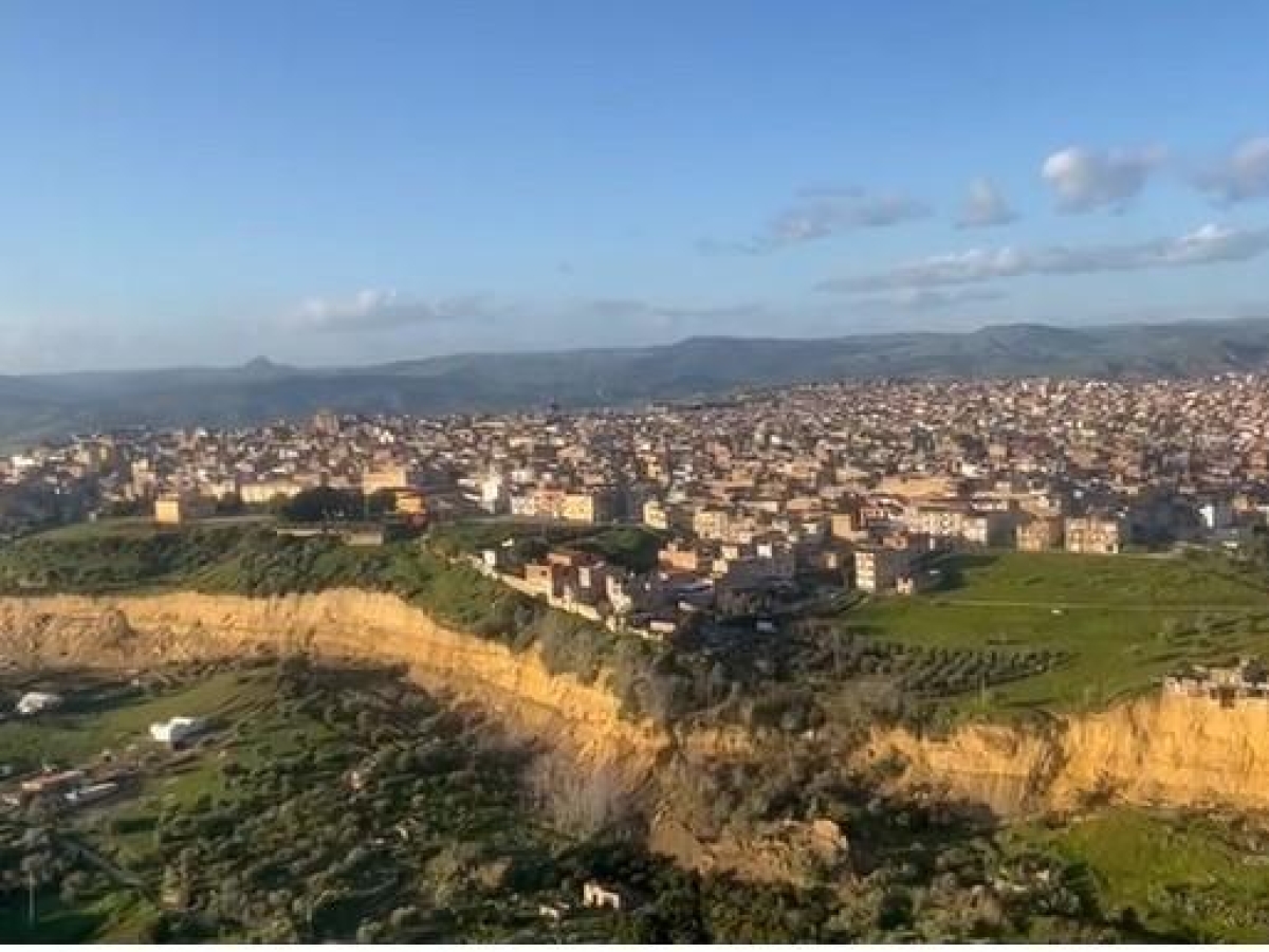 niscemi in volo sulla frana l auto in bilico sul baratro e il belvedere salvo per miracolo peggio del vajont160160il video dall elicottero da Xml2.corriere.it niscemi in volo sulla frana l auto in bilico sul baratro e il belvedere salvo per miracolo peggio del vajont160160il video dall elicottero