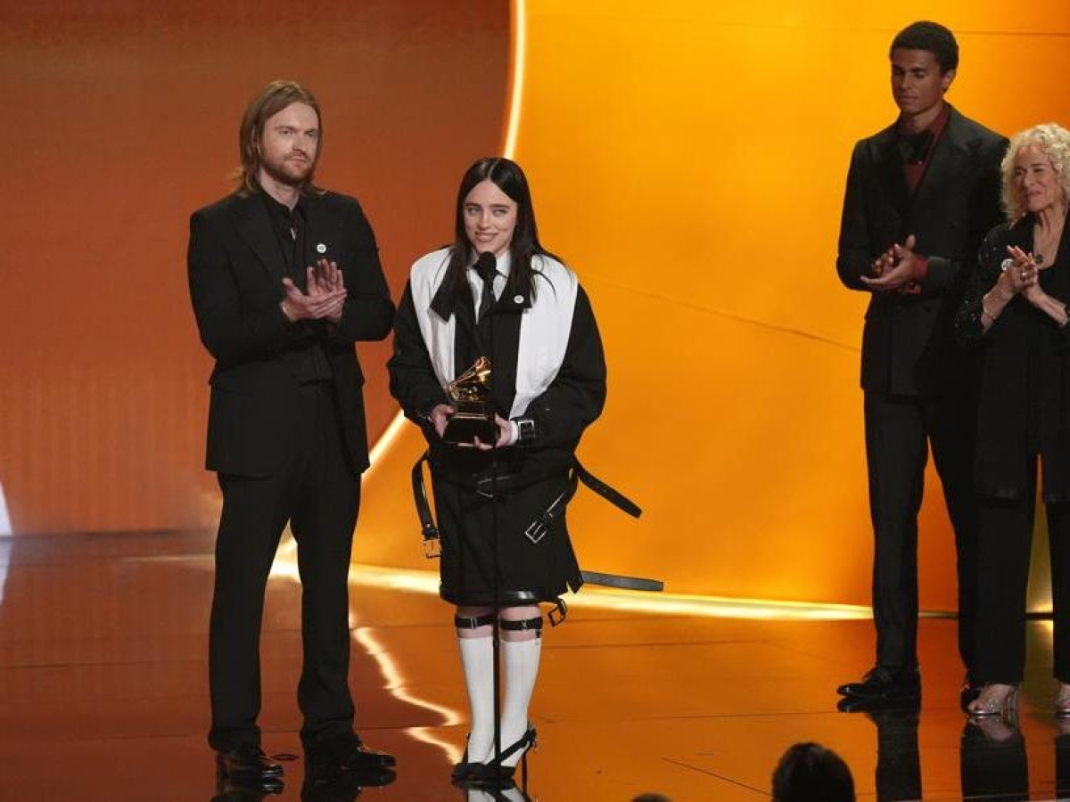 Grammy, è «Wildflower» di Billie Eilish la canzone dell Grammy, è «Wildflower» di Billie Eilish la canzone dell