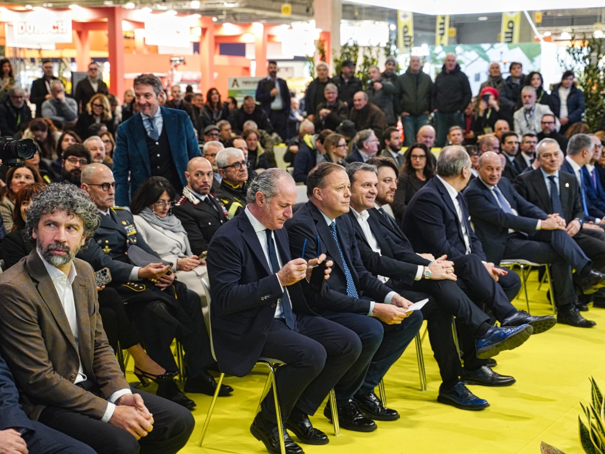 Migranti, il sindaco Damiano Tommasi agli agricoltori: «Va garantita dignità a chi lavora»