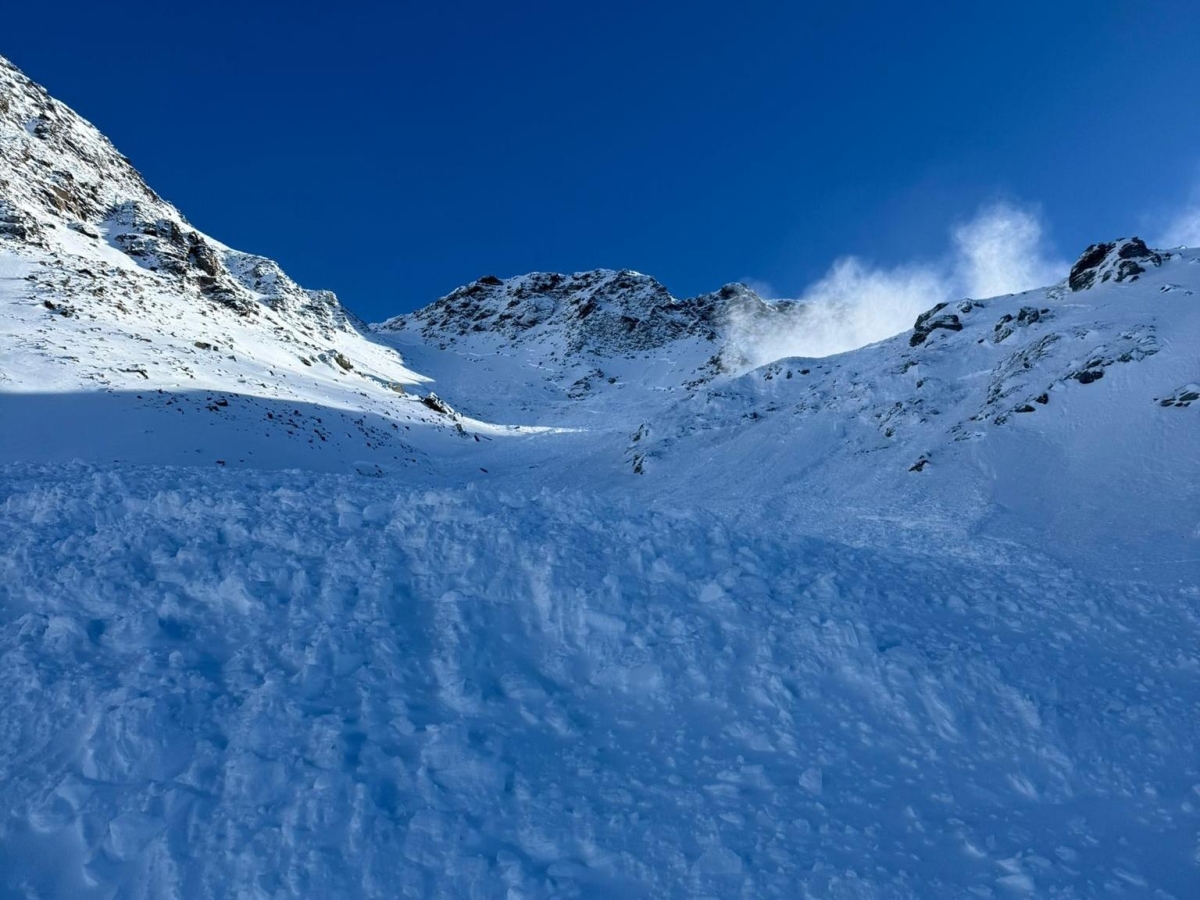 alto adige valanga a solda travolge tre scialpinisti due le vittime recuperate soccorsi ancora in azione