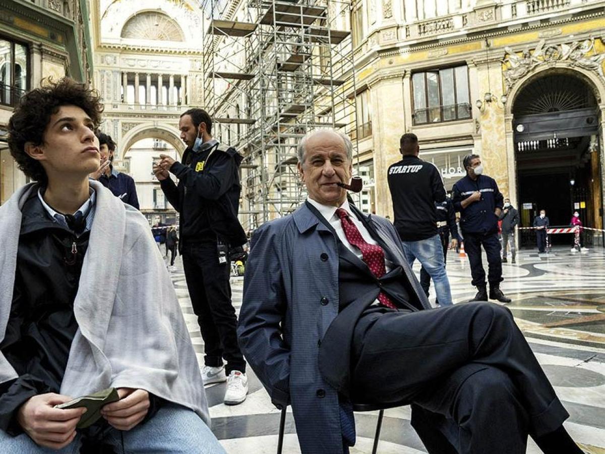 Toni Servillo: Sorrentino ha le idee molto chiare, ti tira la palla e tu devi solo fare goal. Nonostante il clamore del cinema, io resto un teatrante