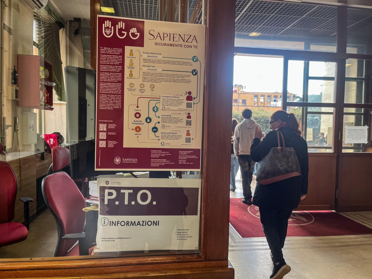 Roma, attacco hacker alla Sapienza, nell'ateneo carta e penna come negli anni '90. Gli studenti: «Ma ora chi ha i nostri dati?»