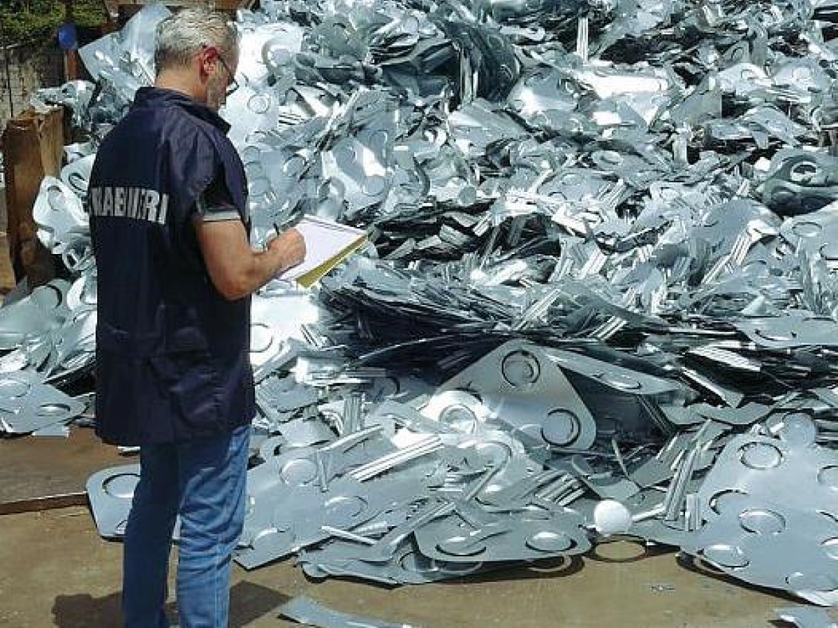 Discariche abusive a Roma, il generale dei Forestali: «I delinquenti continuano anche se adesso è un reato»