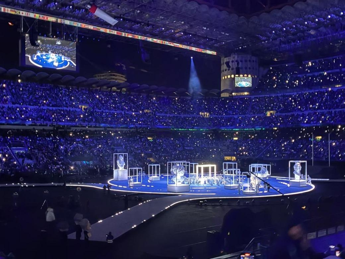 la scaletta della cerimonia a san siro gli ultimi tedofori la sfilata lo show proteste dei centri sociali160