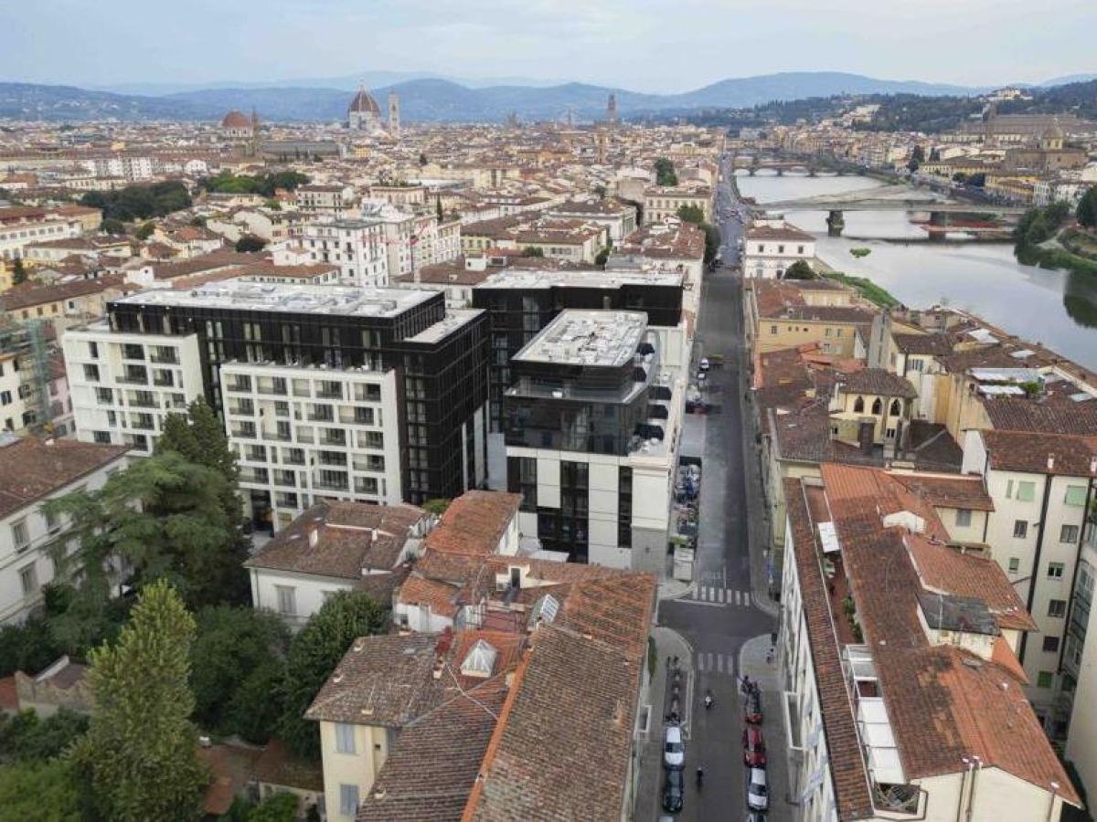 La rivolta delle antiche famiglie di Firenze: «Il cubo nero e gli altri, una violenza ai fiorentini». E parte una petizione