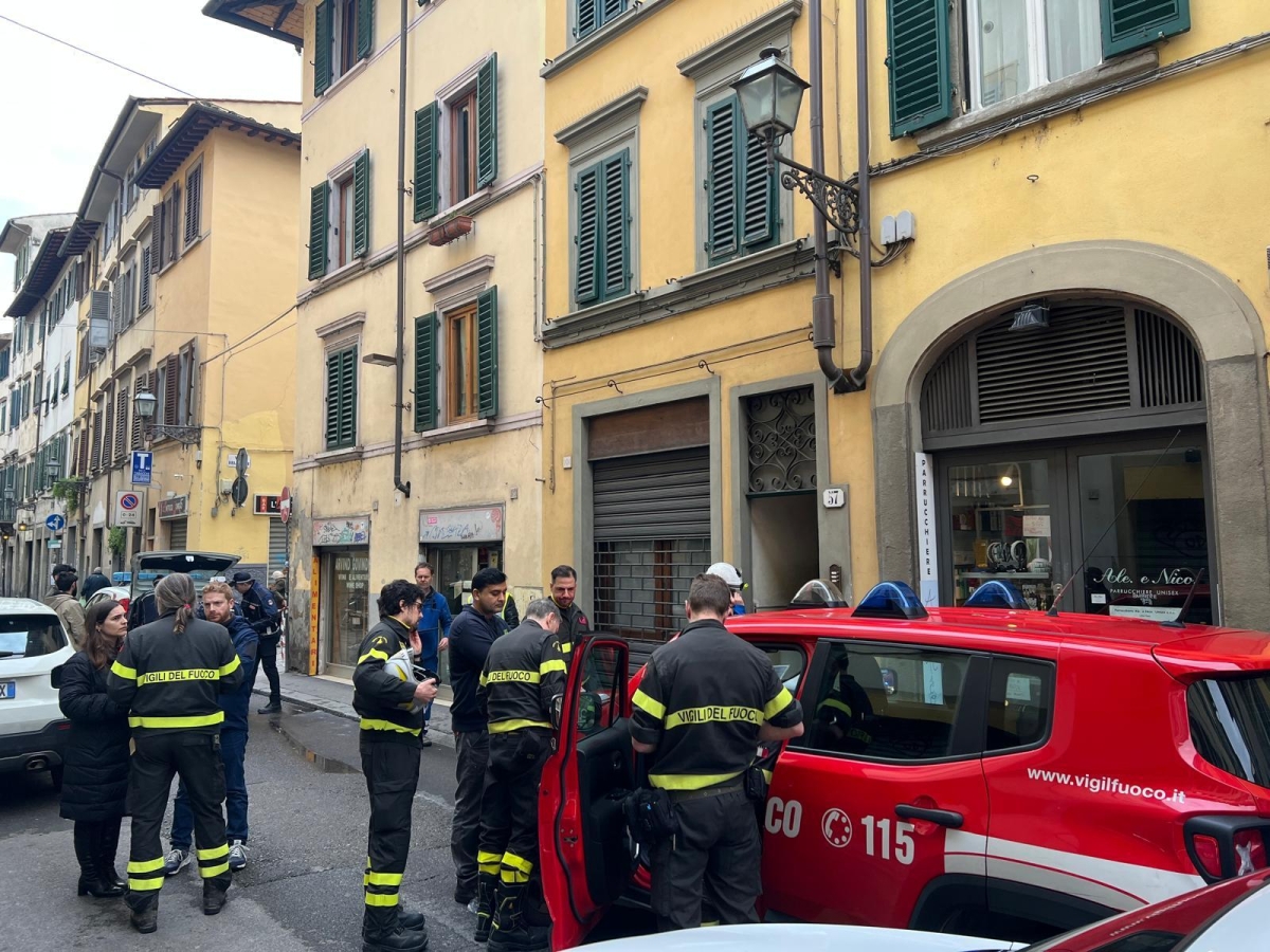 Firenze, incendio in 3 mini appartamenti di Borgo San Frediano: ci vivevano 10 rider in nero