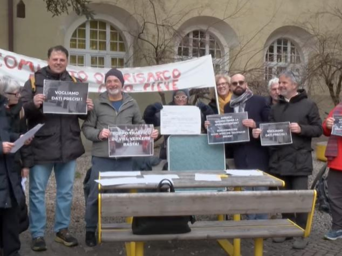Bolzano, nel quartiere Oltrisarco nasce il comitato anti-traffico: «No al doppio senso in via Claudia Augusta»