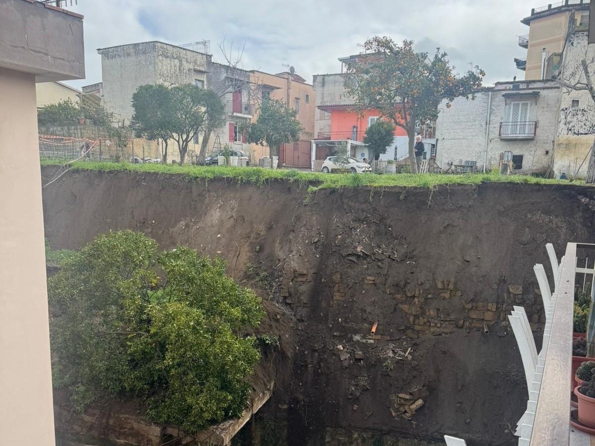 Marano, l'angoscia dopo il crollo del terrapieno: «Ci sentiamo come a Niscemi, non vogliamo lasciare le nostre case»