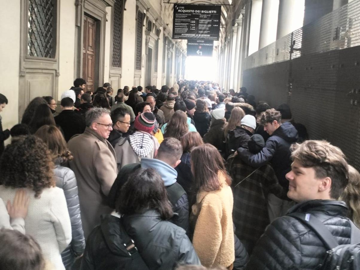Le guide turistiche a Firenze: «File di un'ora agli Uffizi, anche con la prenotazione... e siamo in bassa stagione, la gente se ne va»