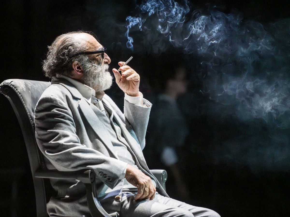 Alessandro Haber arriva all’Elfo con «La coscienza di Zeno»: quasi una seduta di autocoscienza