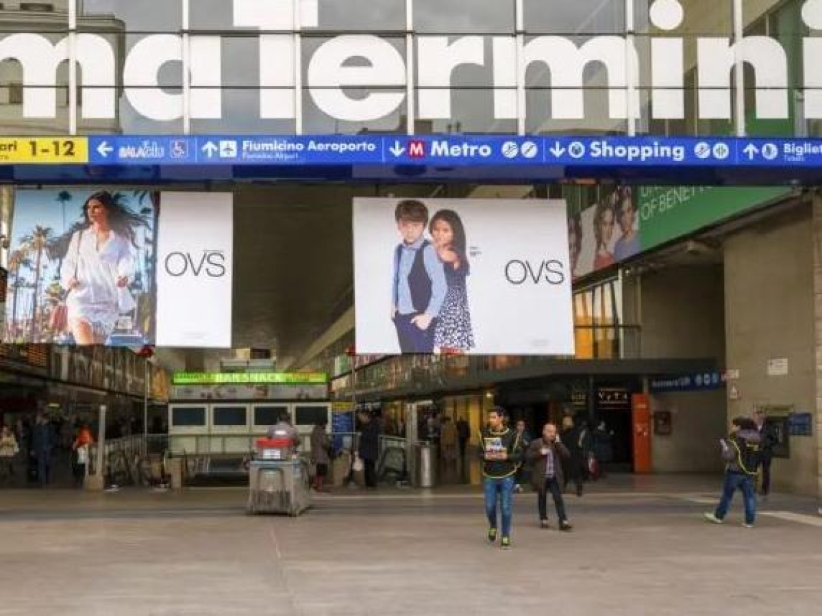 Roma Termini, furti alla Coin: le chat tra la cassiera e i poliziotti. «Hai un profumo?». «Amore non ci sono ma poi ci penso»