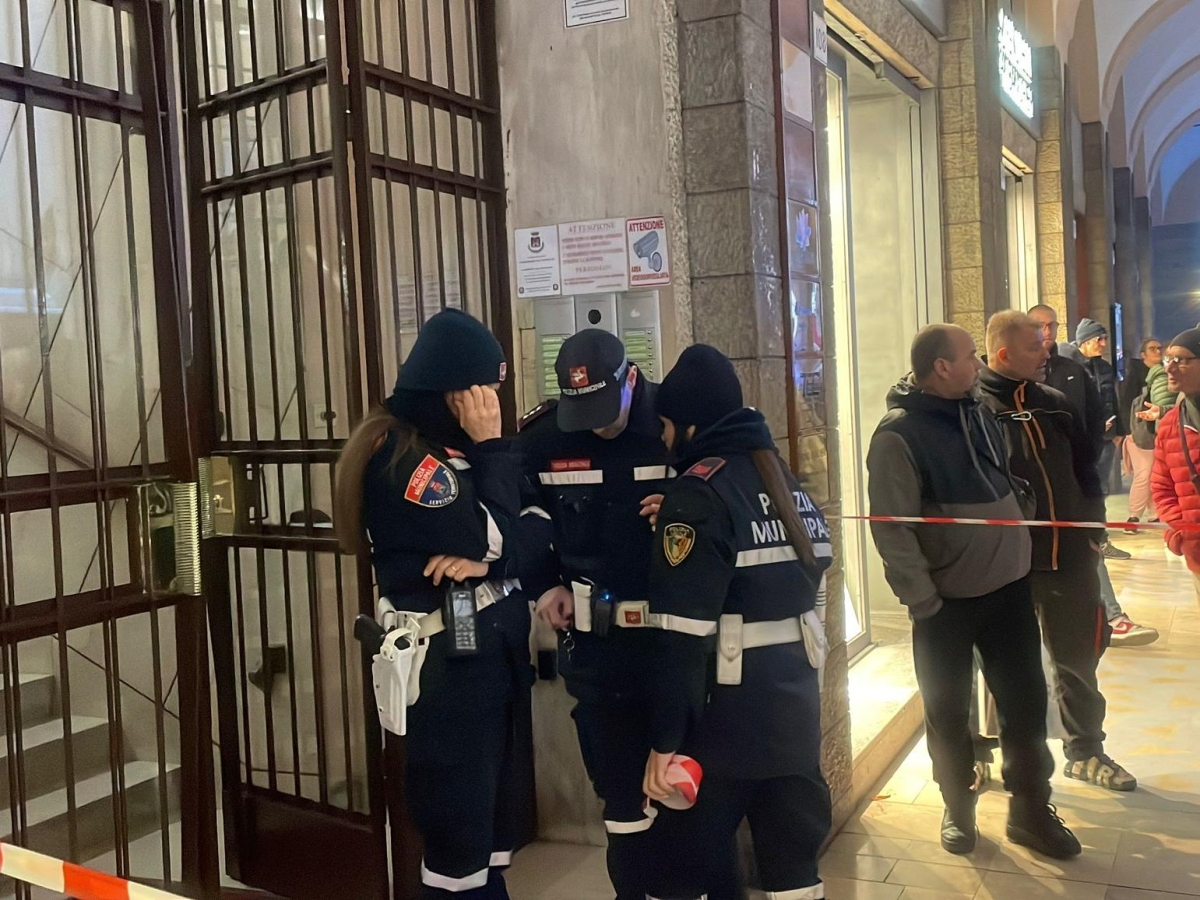 livorno uomo ucciso a coltellate nello studio di un commercialista fermato il killer